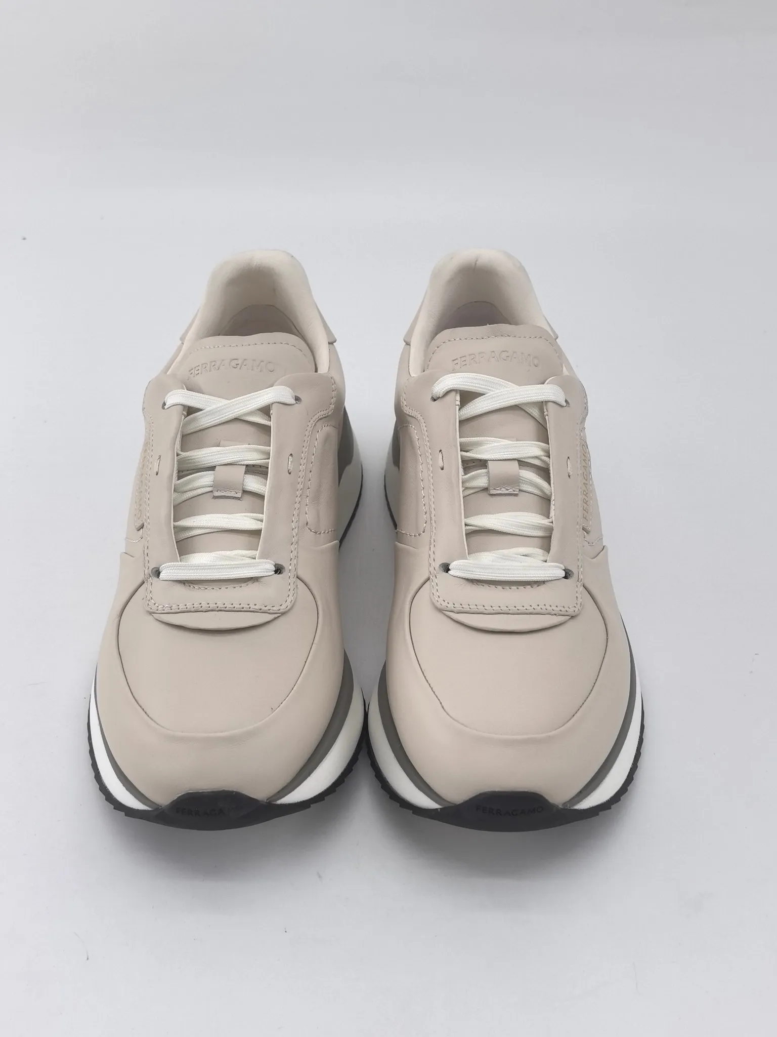 [Ferragam] Top P: 780💰 ▪️Size: 39-44 (38.45 custom-made) FERRAGAMO Ferragam 🔍Top purchasing agent 🇮🇹 Ferragam Street-charming casual shoe series, the counter sells the original configuration simultaneously, Italian imported cowhide fabric, high-quality splicing technology, imported water-dyed cow lining , soles: original foam outsole specially provided by the original factory, original factory follow-up goods, 🔍 high quality, can be entered and exited the counter at will, welcome to compare and synchronize with the counter.
